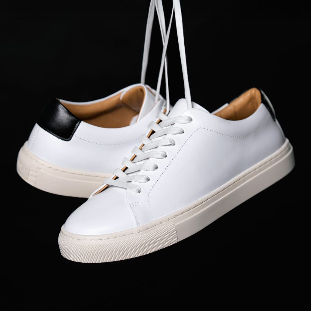 Encore | White & Black