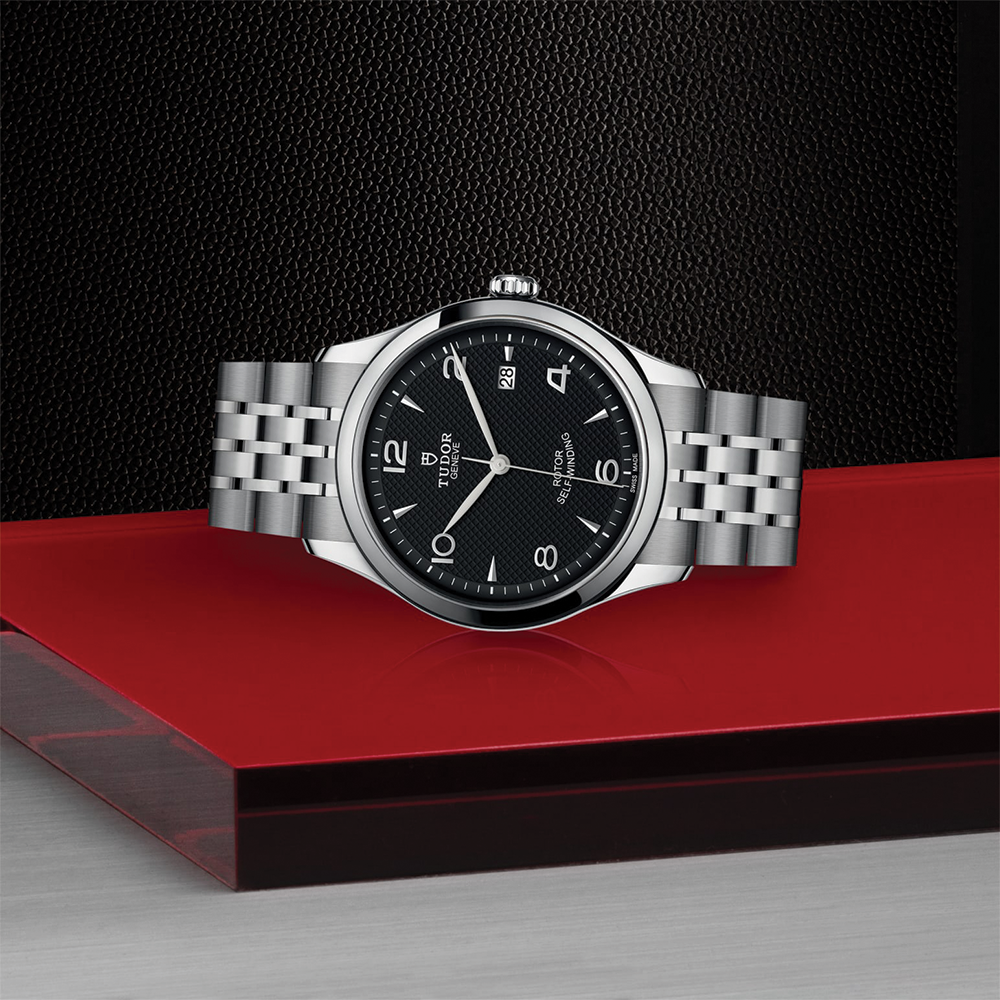 1926 39mm - Black on Bracelet