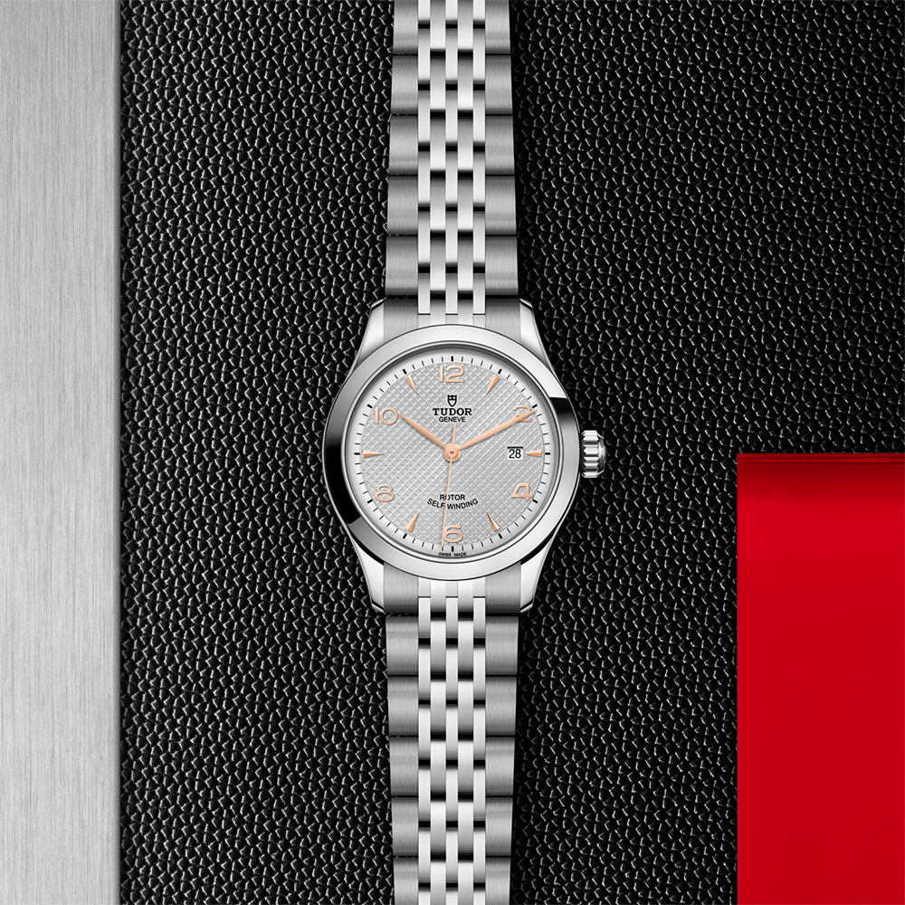 1926 28mm - Silver on Bracelet