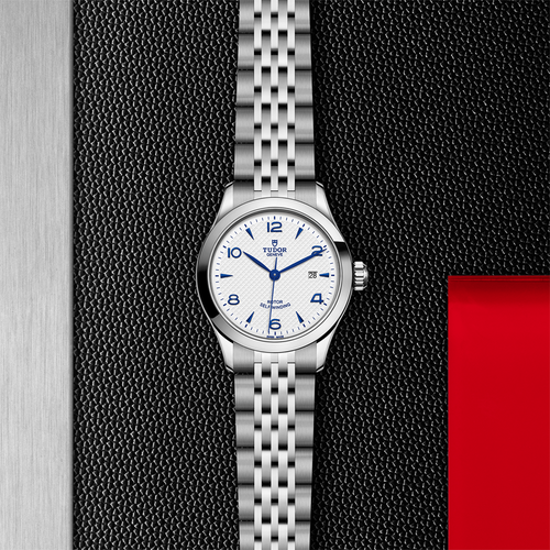 1926 28mm - Opaline on Bracelet