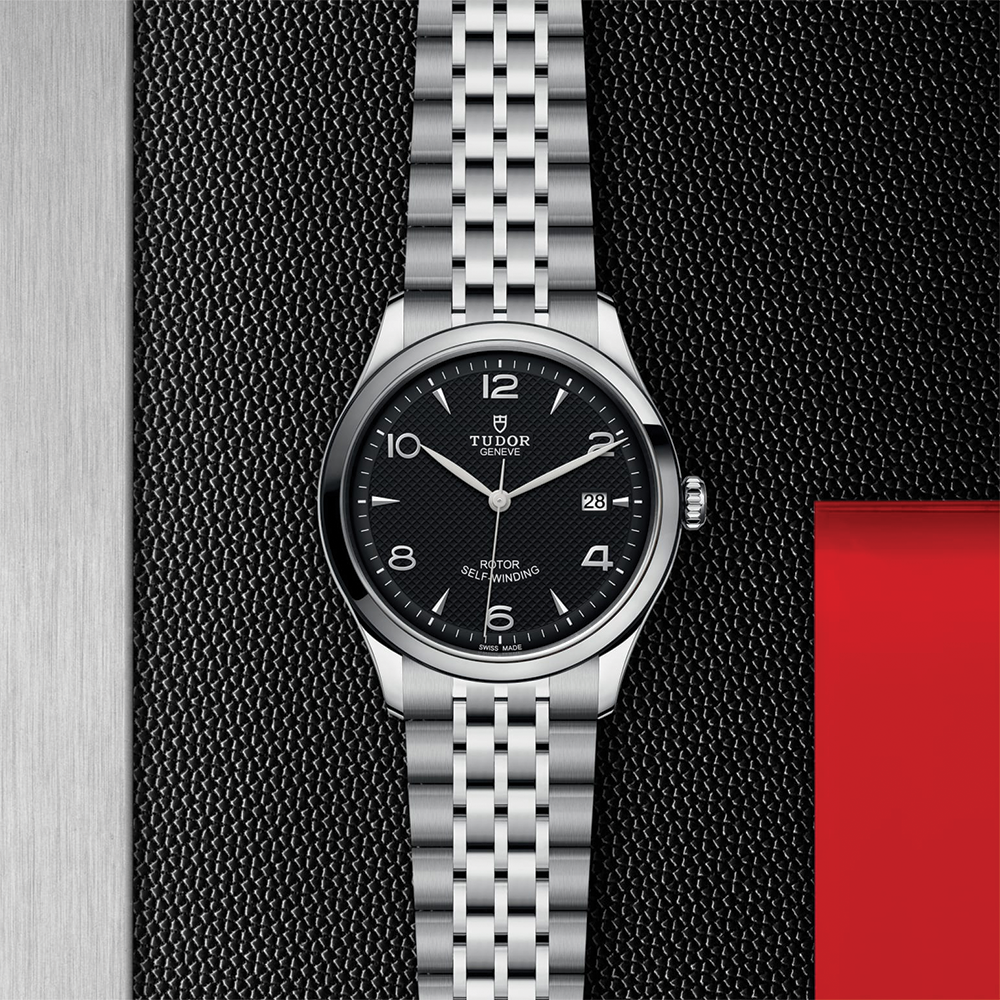 1926 39mm - Black on Bracelet