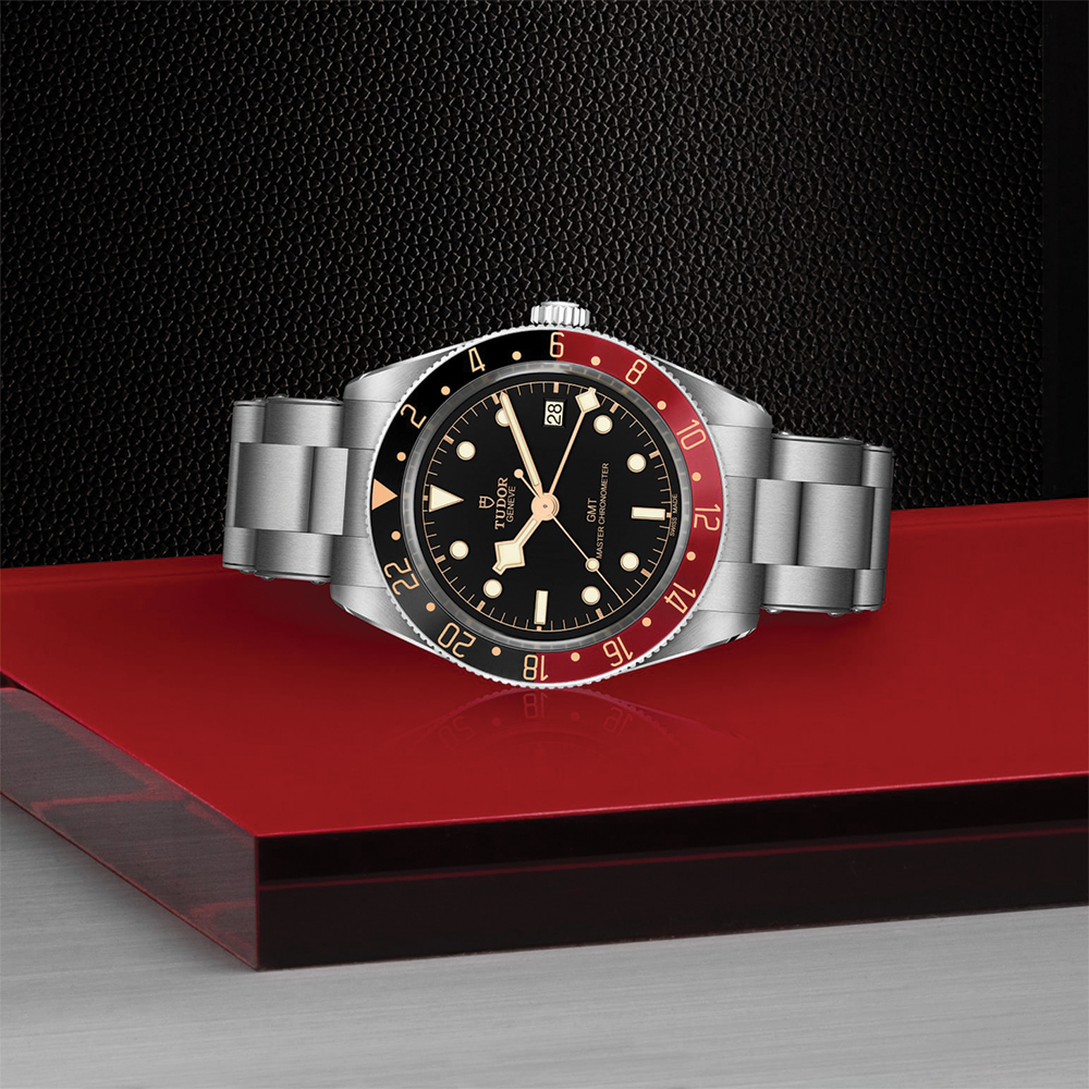 Black Bay 58 GMT 39mm - Black, Burgundy Bezel on 3-Link Bracelet