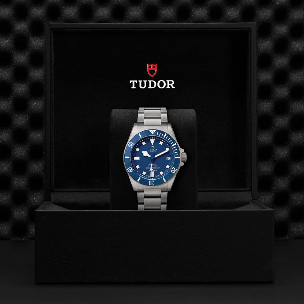 Pelagos Titanium 42mm - Blue, Ceramic Bezel on Bracelet w/ Extra Rubber Strap