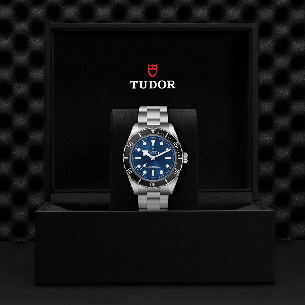 Black Bay 68 43mm - Blue, Black Bezel on Bracelet