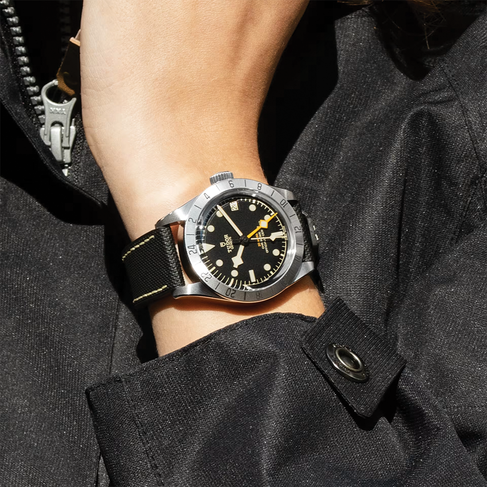 Black Bay Pro 39mm - Black on Hybrid Rubber/Leather Strap