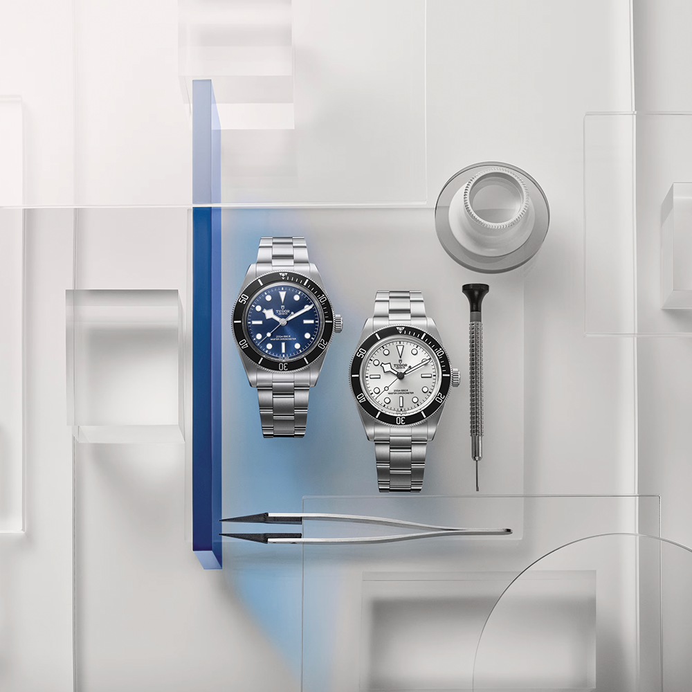 Black Bay 68 43mm - Blue, Black Bezel on Bracelet