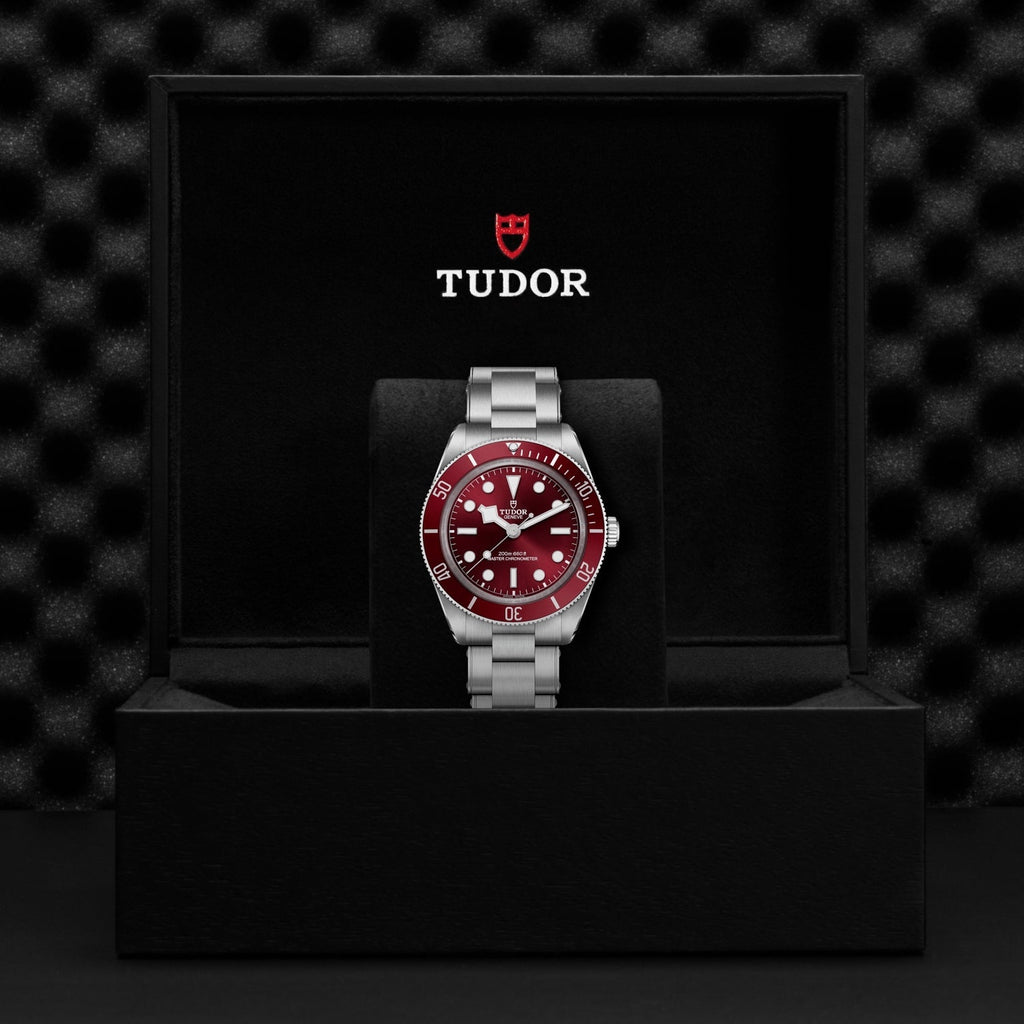 Black Bay 58 39mm - Burgundy on Bracelet