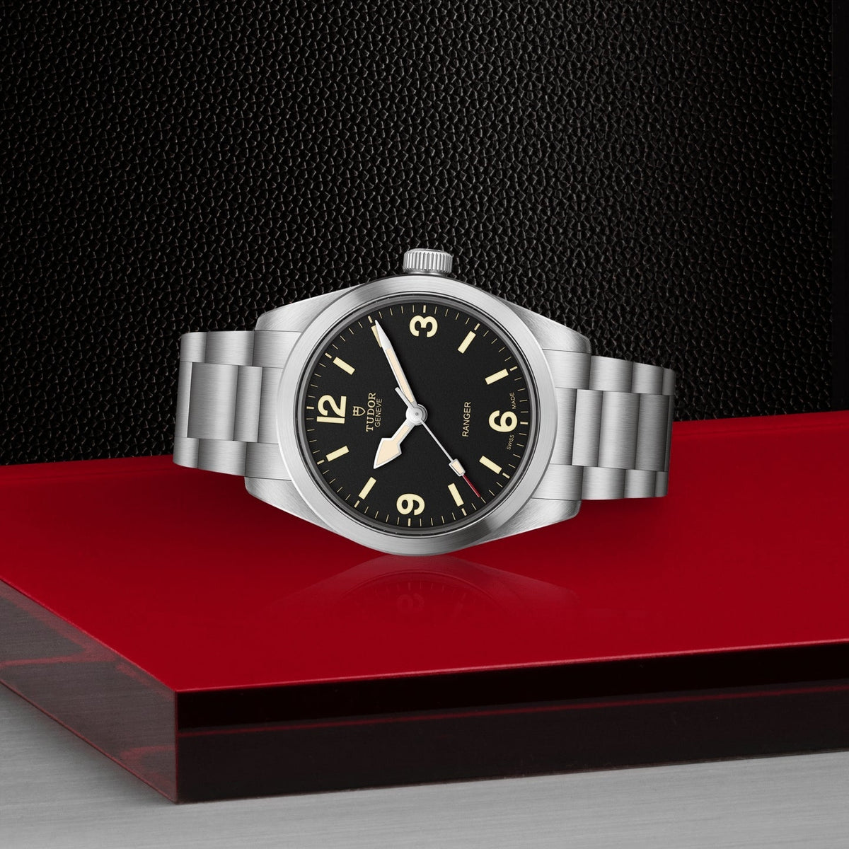 Ranger 36mm - Black on Bracelet