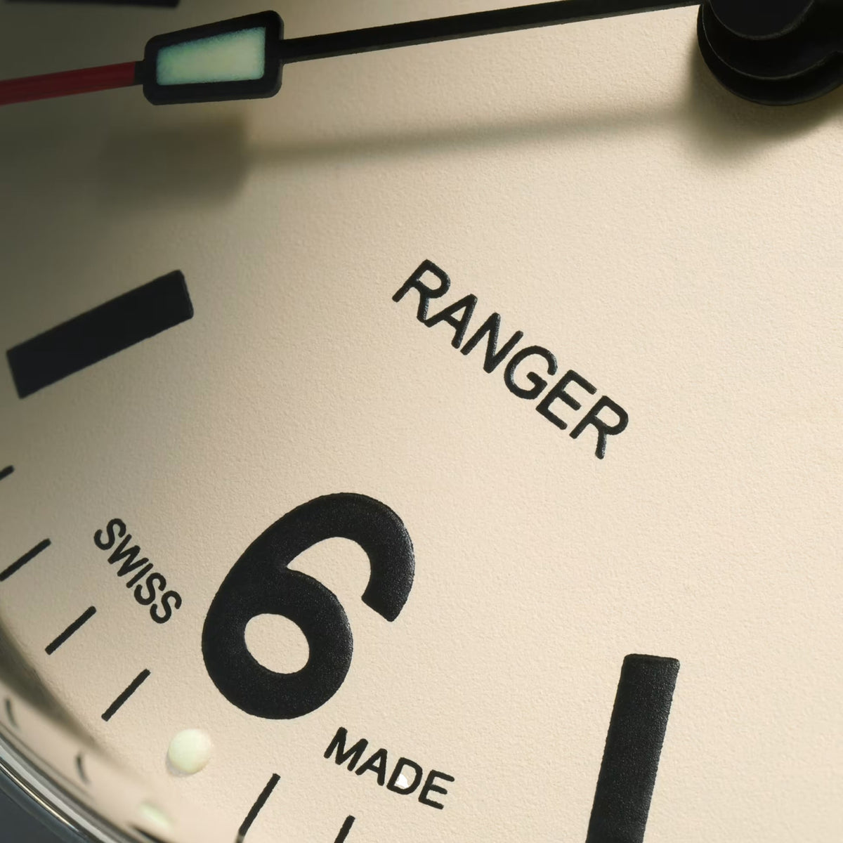 Ranger 39mm - Beige on Bracelet